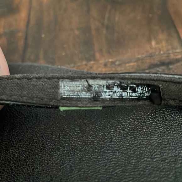 SANUK black flip flops size 6-6.5 (?) GUC - Picture 8 of 11